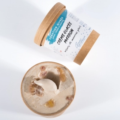 Crème glacée marron et brisures